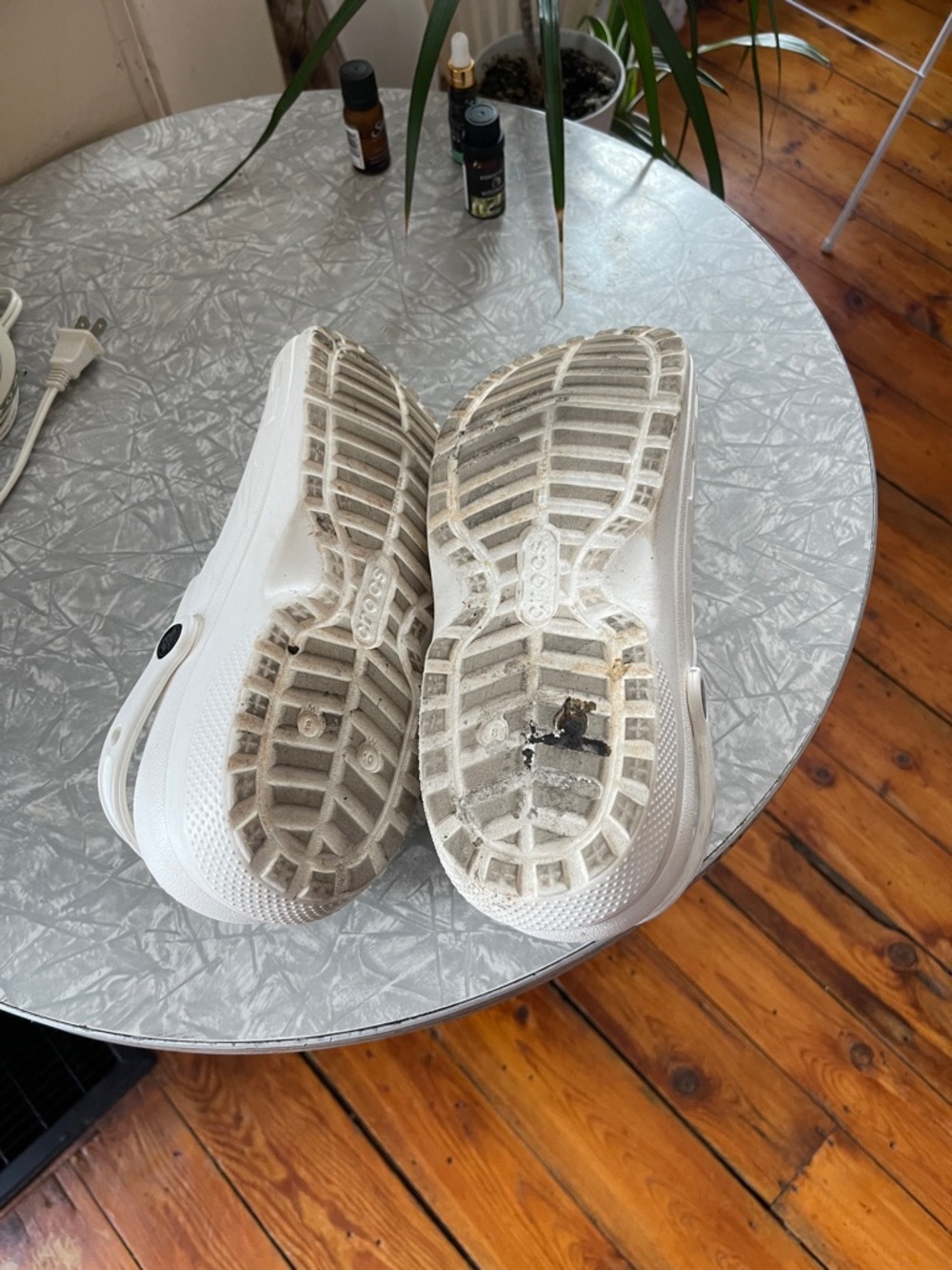 CROCS White Classic Clog with Heel Strap - Picture 4 of 4
